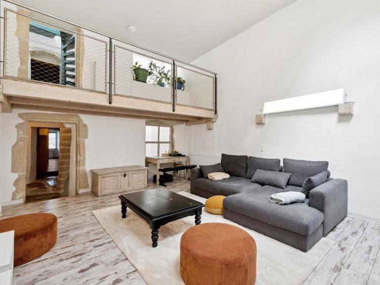 Charmante et spacieuse maison de ville, entièrement rénovée.