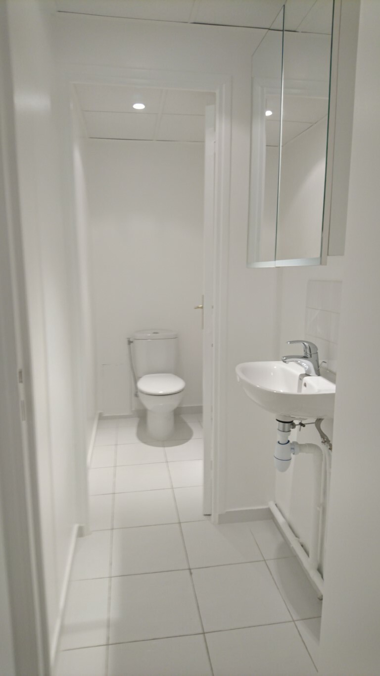 6a1JW_toilette-et-sas-moyen--1670858877.jpg