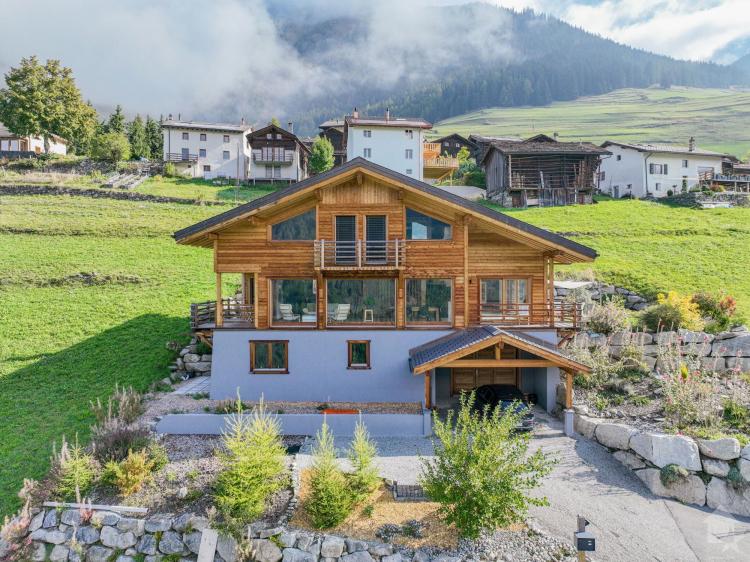 Splendide chalet de 275 m2 habitables au coeur de la nature