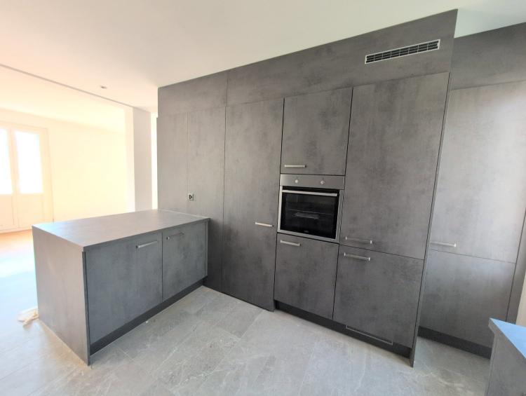 Petit bijou ! À louer, un bel appartement de 3.5 pièces avec terrasse, entièrement rénové, à Sion !