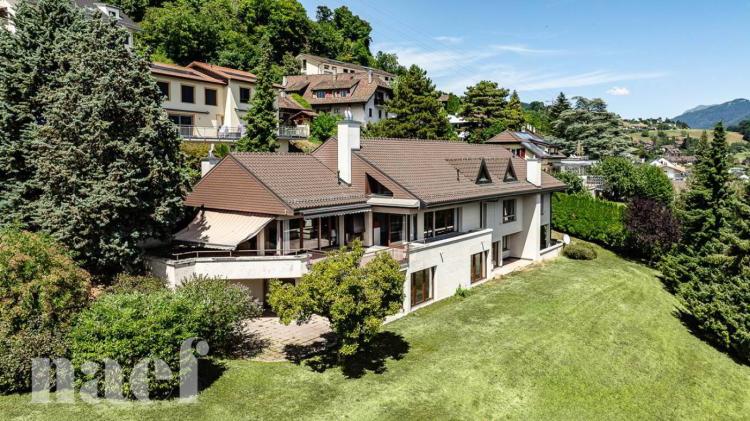 Maison de caractère de 9.5 pièces avec appartements indépendants et vue panoramique sur le lac à vendre à Chardonne