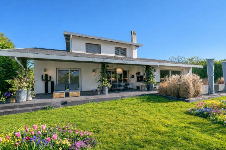 House for sale in Troinex, Switzerland