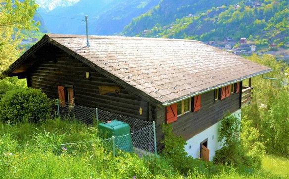 Renovationsbedürftiges Chalet bei Staldenried in herrlicher Umgebung