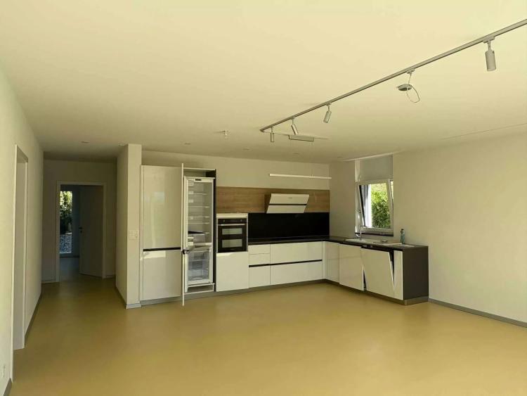 Appartement de 3.5 pièces au rez-de-chaussée avec vue imprenable sur les montagnes