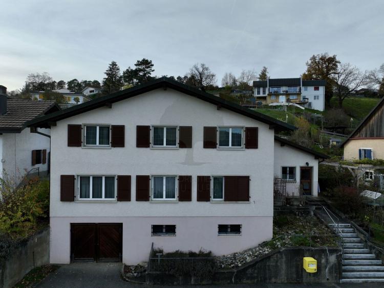 Charmante maison avec beau potentiel à Courtedoux