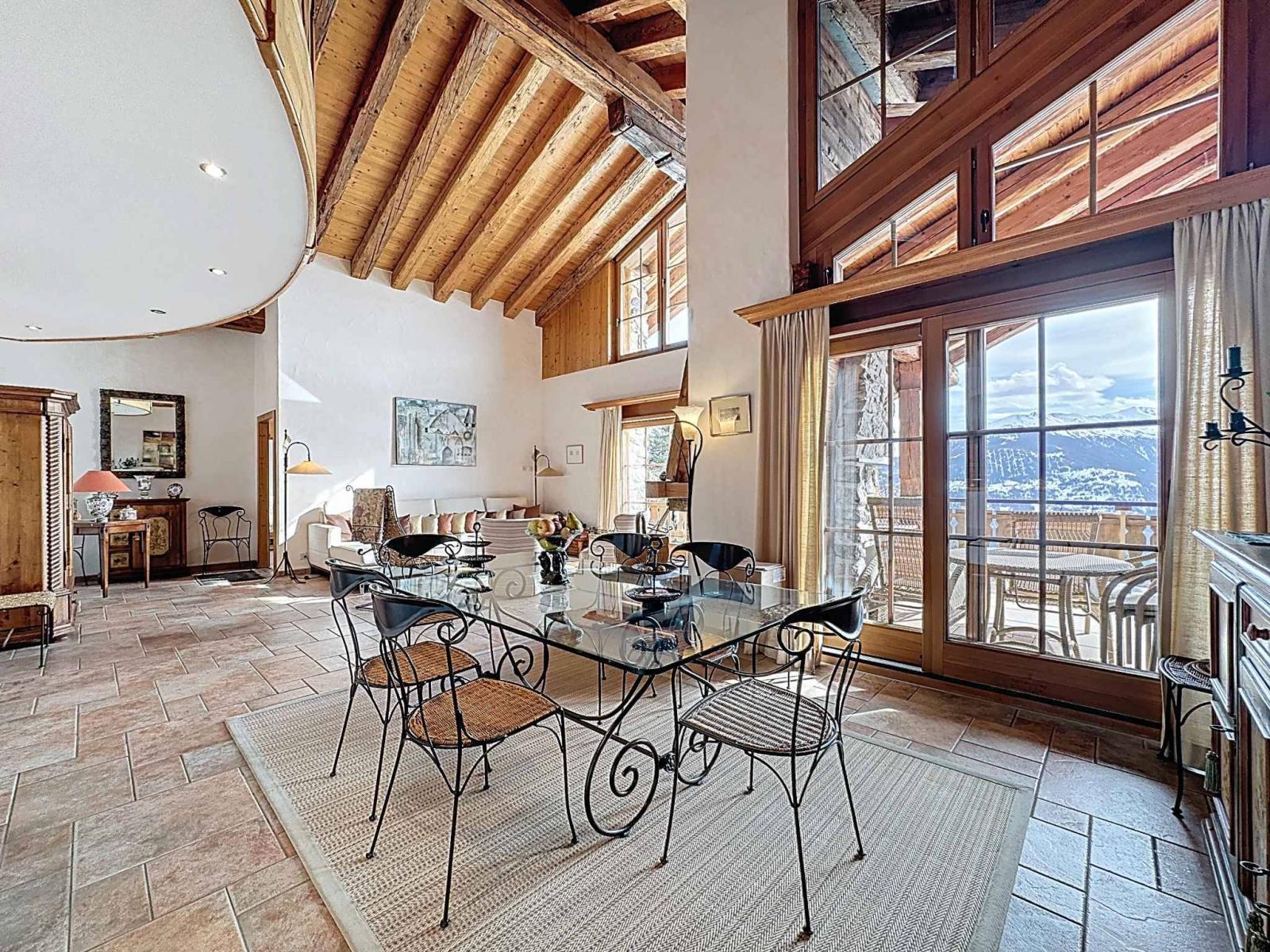 MAGNIFIQUE DUPLEX/ATTIQUE DE 6.5 PIÈCES AU CENTRE AVEC TRÈS BELLE VUE