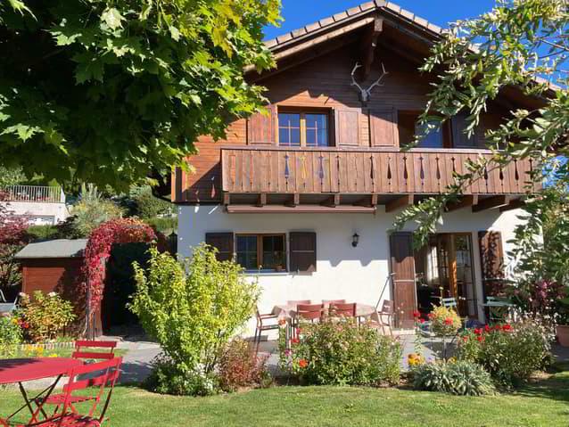 Chalet coup de coeur : authenticité, calme et panorama préalpin
