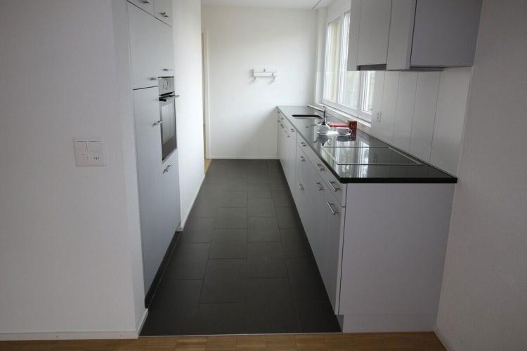 SUPERBE APPARTEMENT de 4.5 pièces / SEHR SCHÖNE 4.5-Zimmer-Wohnung
