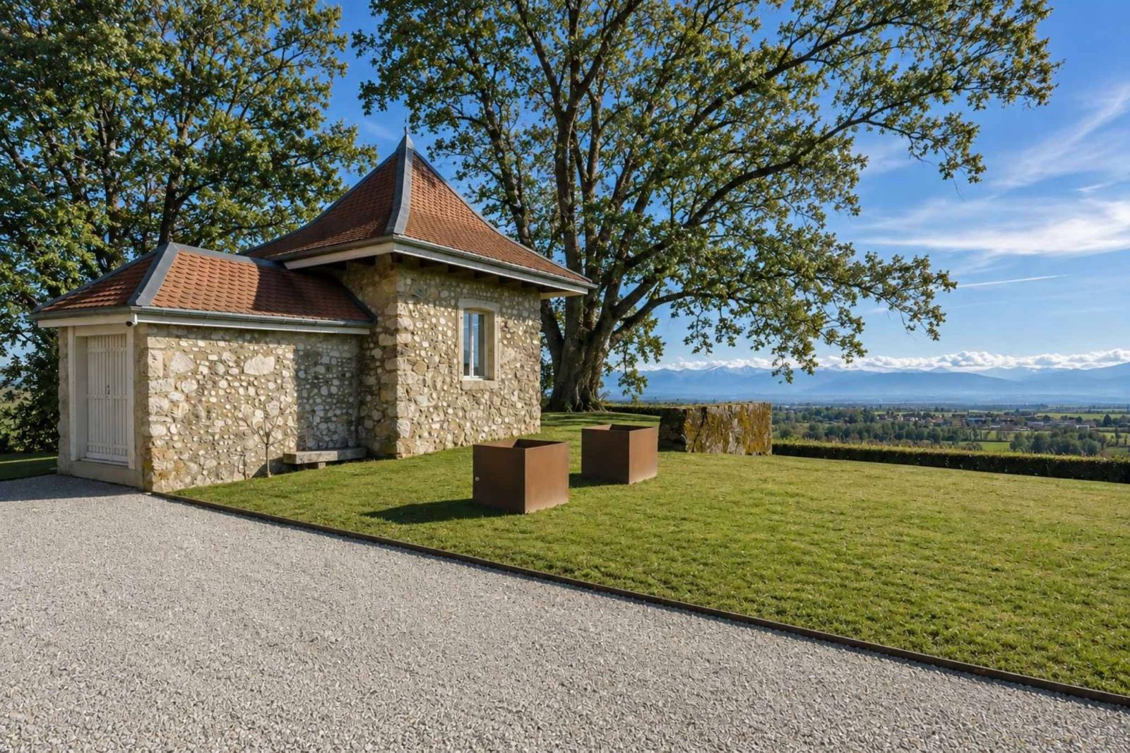 Une vie de château au coeur de la nature avec vue sur le lac 