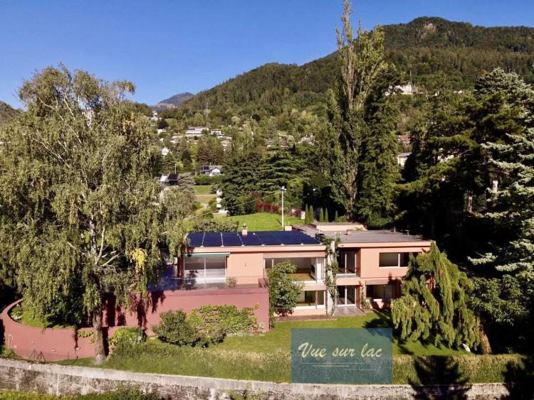 House for sale in Riviera-Pays-d'Enhaut District, Switzerland