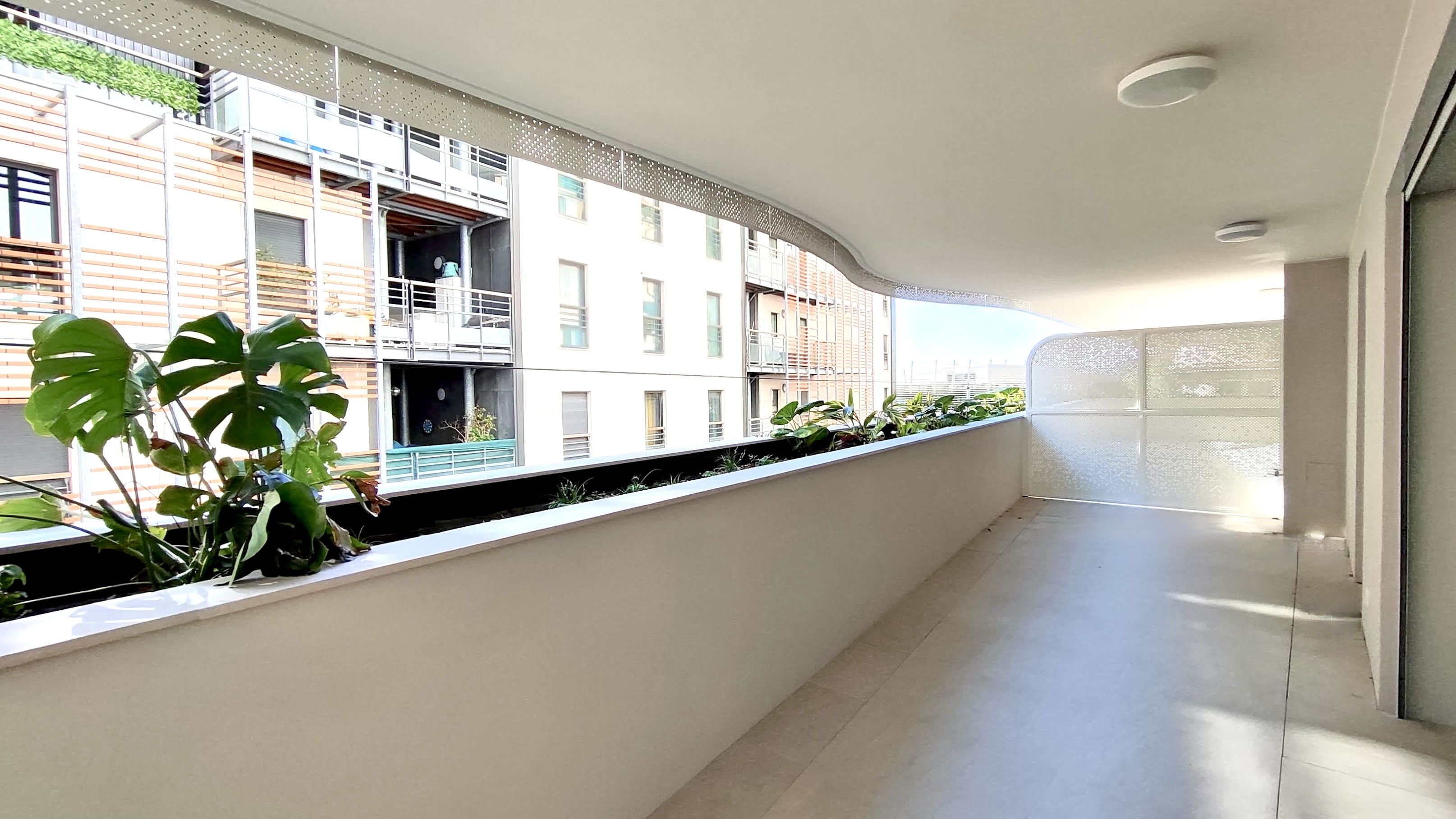 7OaUs_a503-balcon-5-1774950131.jpg