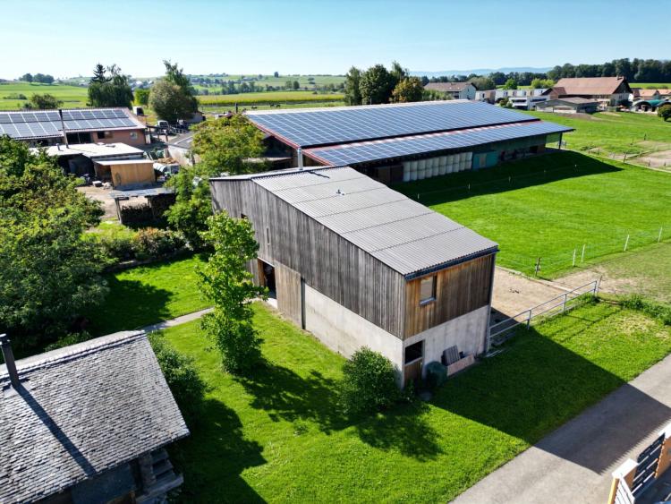 Maison d'architecte, centre équestre sur 4350m² de parcelle et mazot