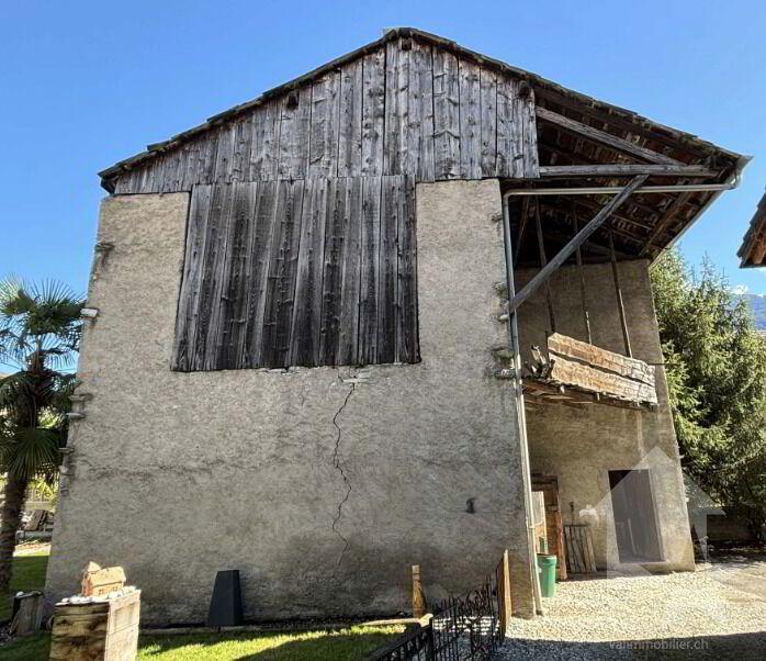Jolie grange de 605 m3 à rénover entièrement