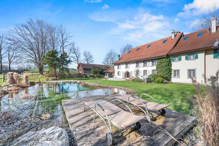 Splendide ferme rénovée avec piscine et installations équestres