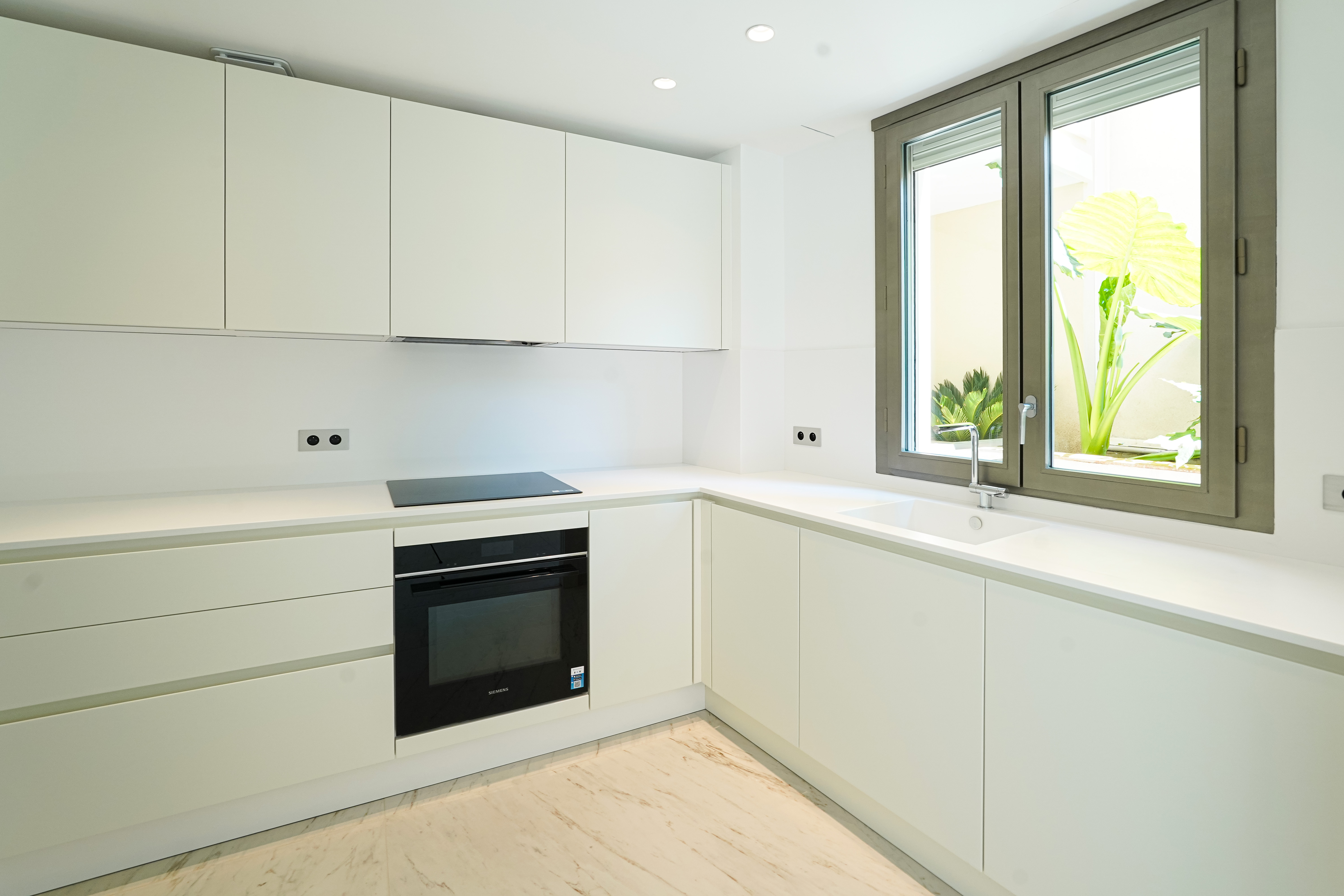 8RiWN_cuisine2-villa-ariane-barnes-valeri-agency-monaco-1783691307.jpg