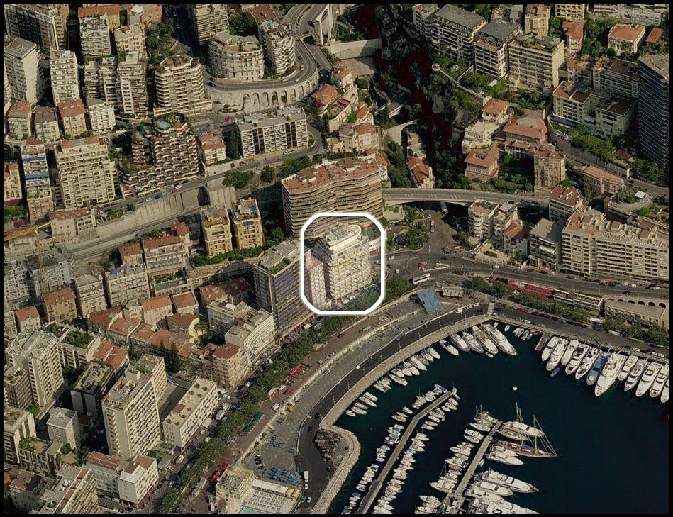 RARE ERMANNO PALACE : GRAND DOUBLE BOX AVEC BEL ESPACE DE STOCKAGE ATTENANT !