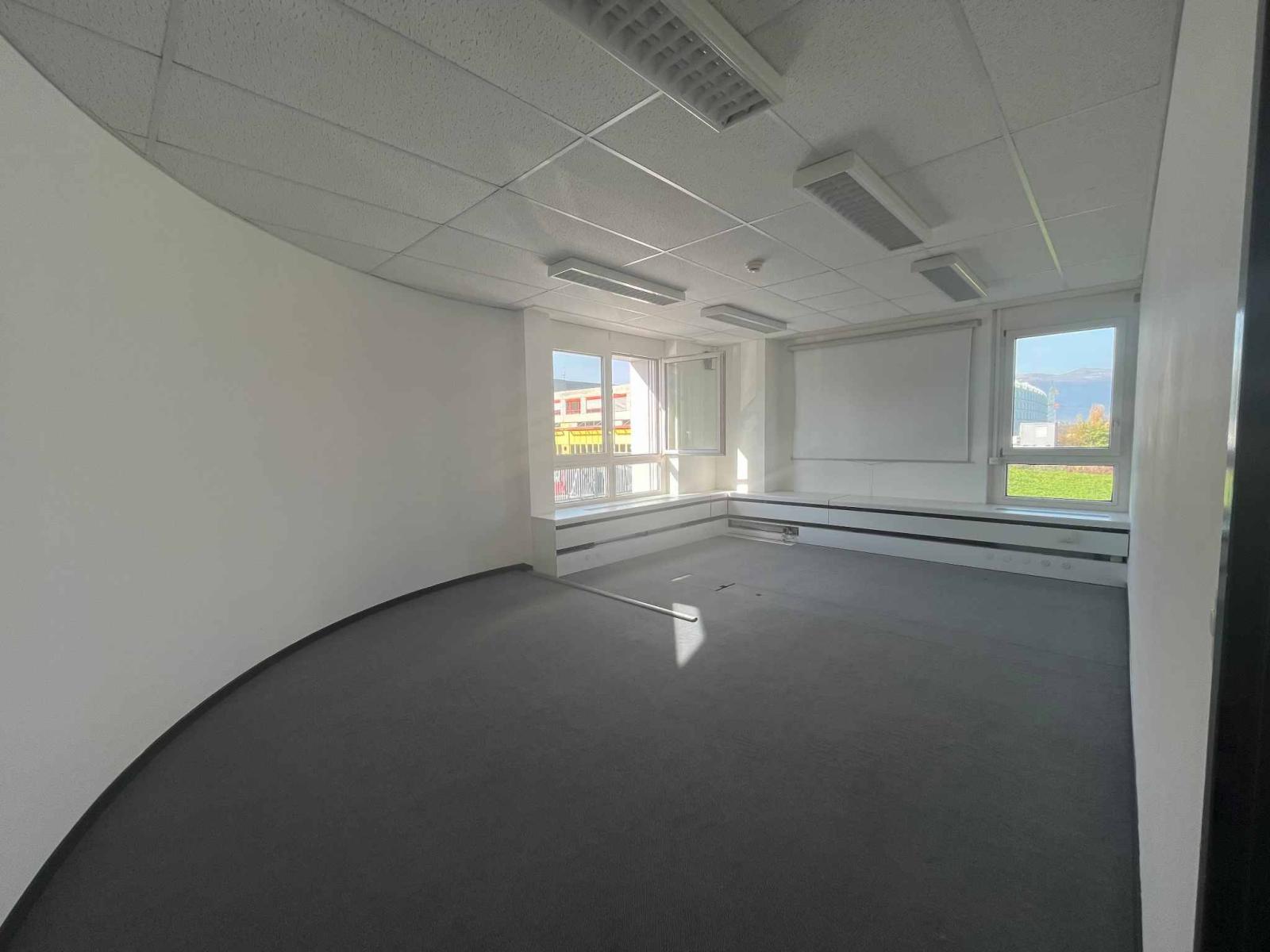Bureaux de 114m2 - lumineux à proximité de l'aéroport et de la Place des Nations