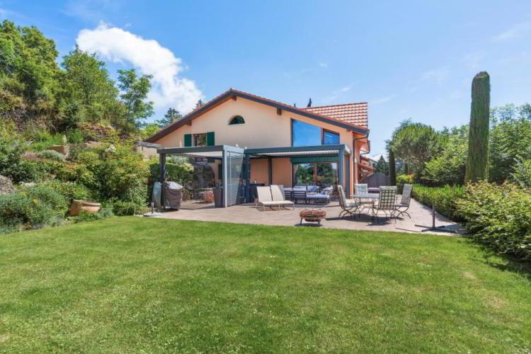 Spacieuse avec vue spectaculaire et grand jardin
