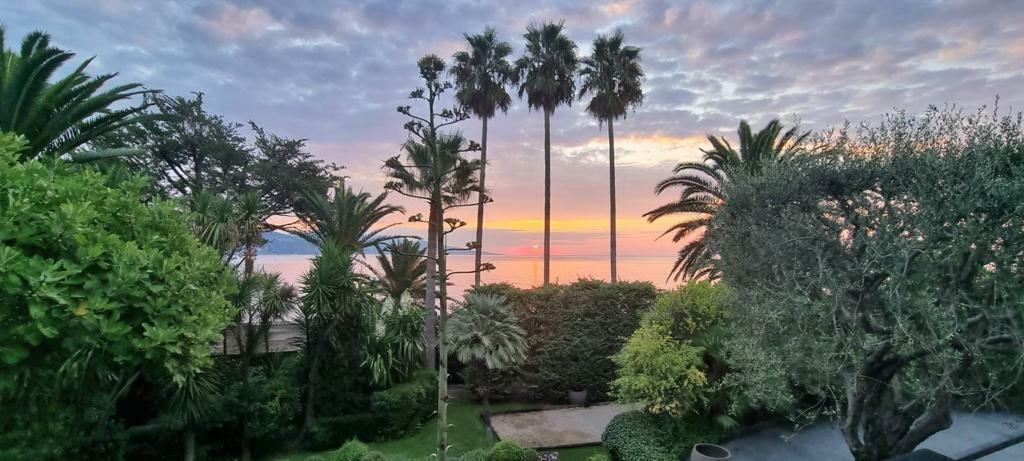 ROQUEBRUNE CAP MARTIN - PRESTIGIEUSE VILLA