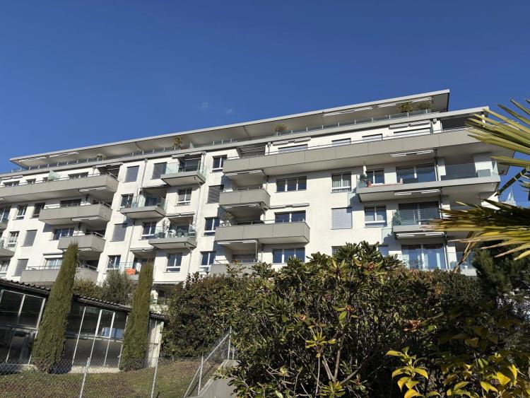 Spacieux 4,5 pièces traversant avec terrasse et vue sur le lac