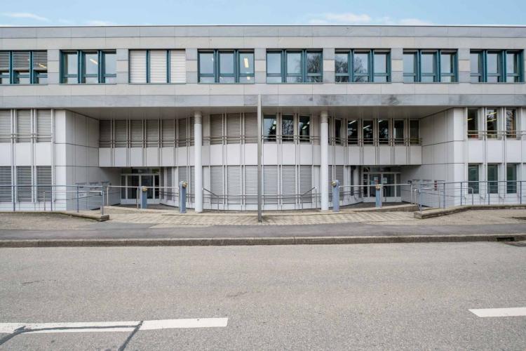 Bureaux de 484m2 lumineux à proximité de l'aéroport et de la Place des Nations 
