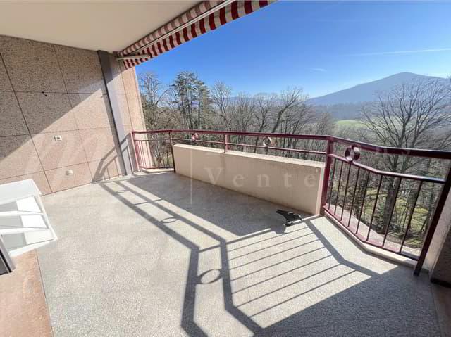 SUPERBE APPARTEMENT DE 225 m2 AVEC GRAND BALCON ET VUE DEGAGEE A...