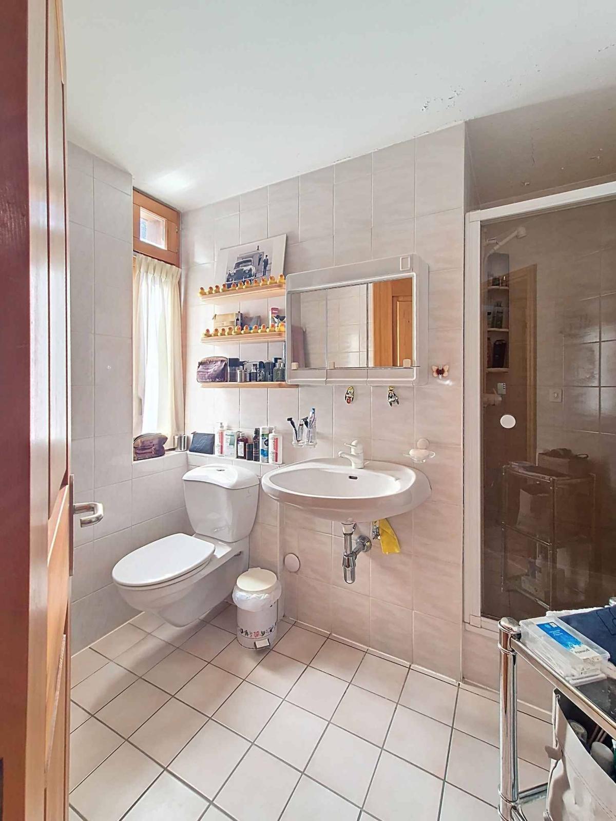 BEL APPARTEMENT 3 CHAMBRES 100 M2 - CENTRAL ET AU CALME