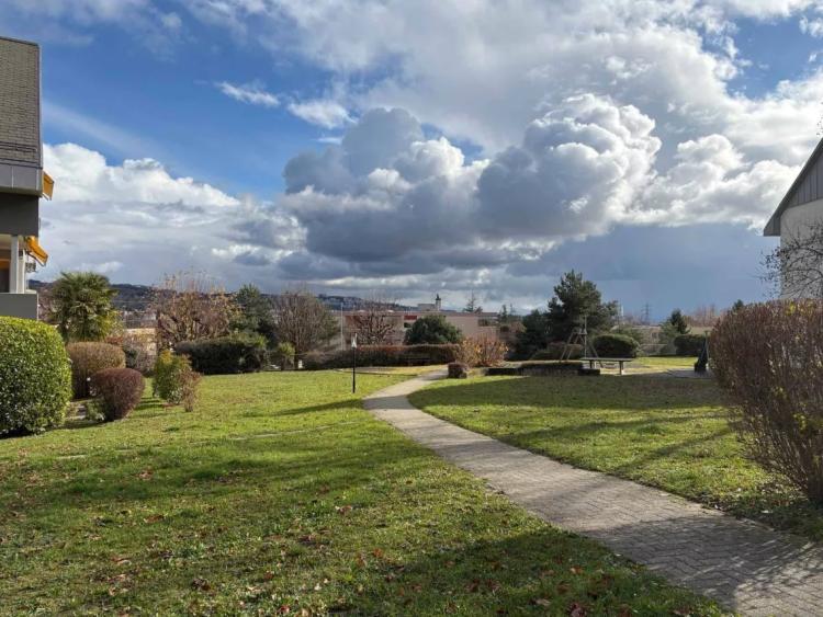 CHARME ET CACHET POUR CE SPACIEUX LOGEMENT DE 2,5 PIECES AU DERNIER ETAGE