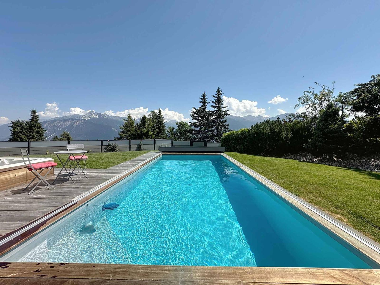 MAGNIFIQUE PROPRIÉTÉ AVEC DÉPENDANCE (MAZOT) ET PISCINE EXTERIEURE