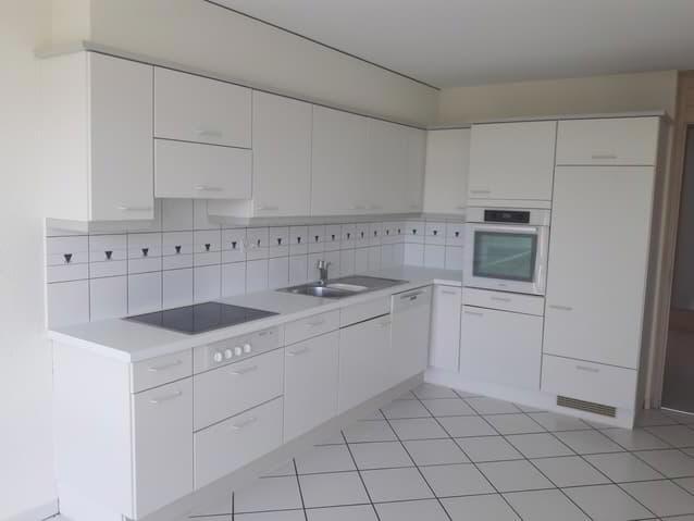 Schöne 3.5-Zimmer-Wohnung mit Cheminée und Balkon in Cordast