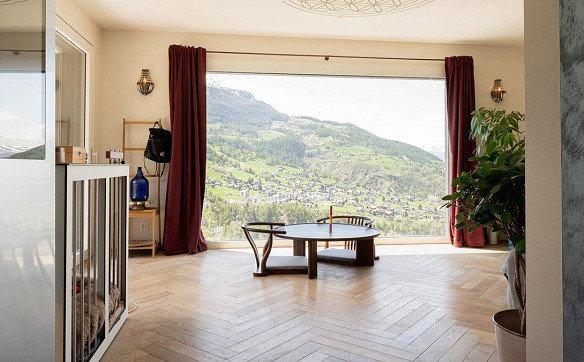 Hochwertige 2.5-Zimmer-Erstwohnung mit Hobbyraum und einmaliger Aus...