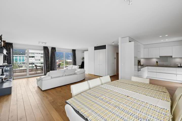 Splendide attique avec vaste terrasse et vue sur le Lac