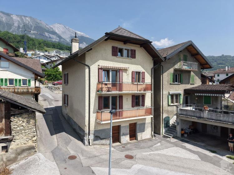 Maison de 2 appartements (2.5p, 4.5p), calme, belle vue et ensoleillé