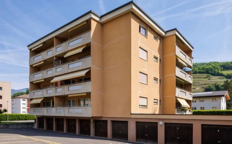 Renovated 3.5-room apartment on 1st floor