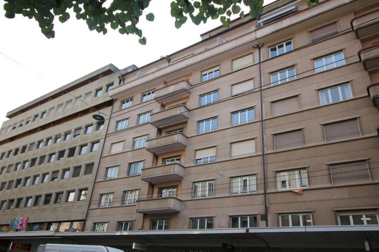 Lumineux logement situé au coeur de la ville, proche de toutes commodités