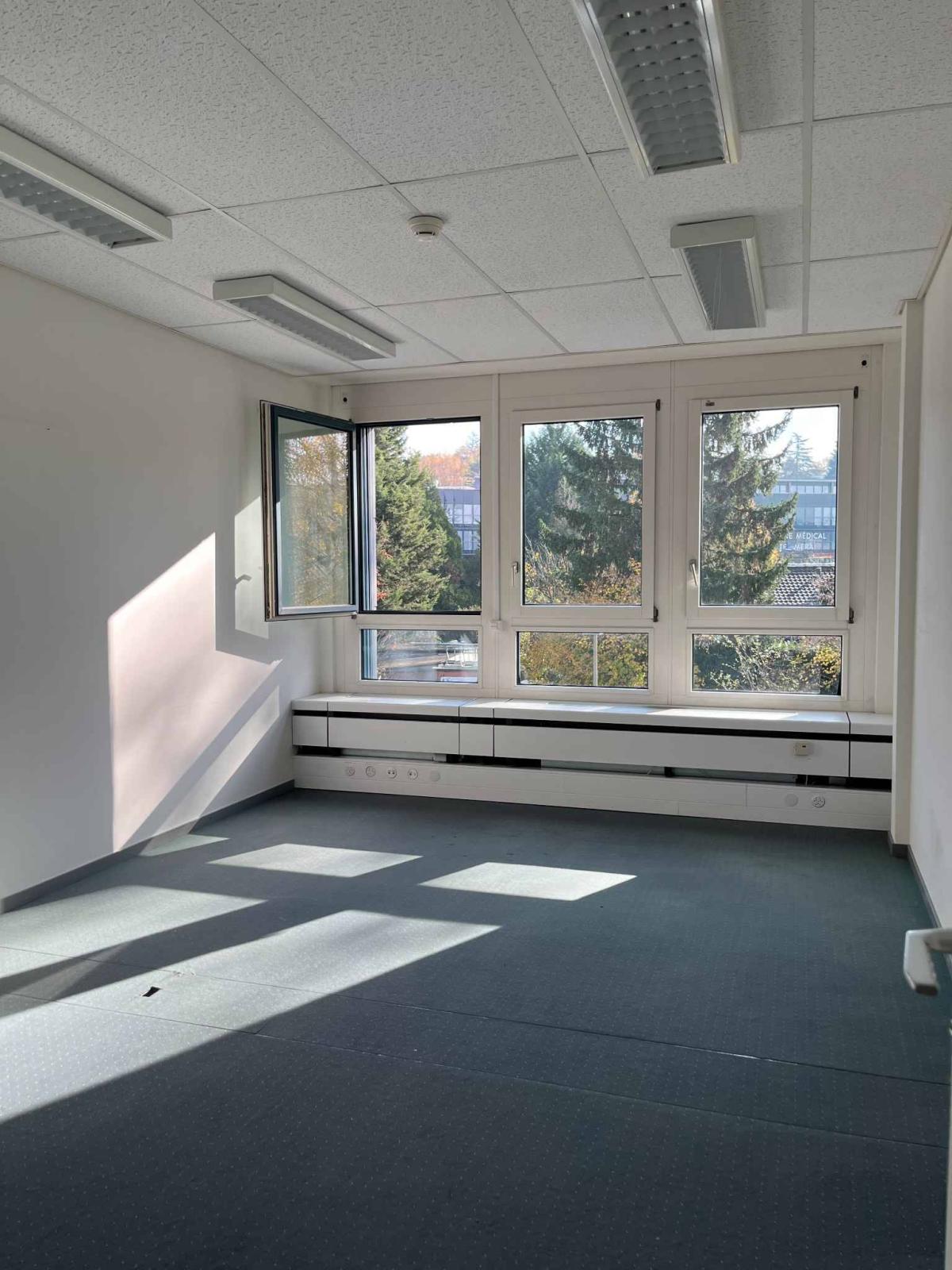 Bureaux de 273m2 lumineux à proximité de l'aéroport et de la Place des Nations