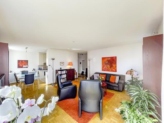 4.5 pièces, 110 m2, avec 2 balcons et parking intérieur