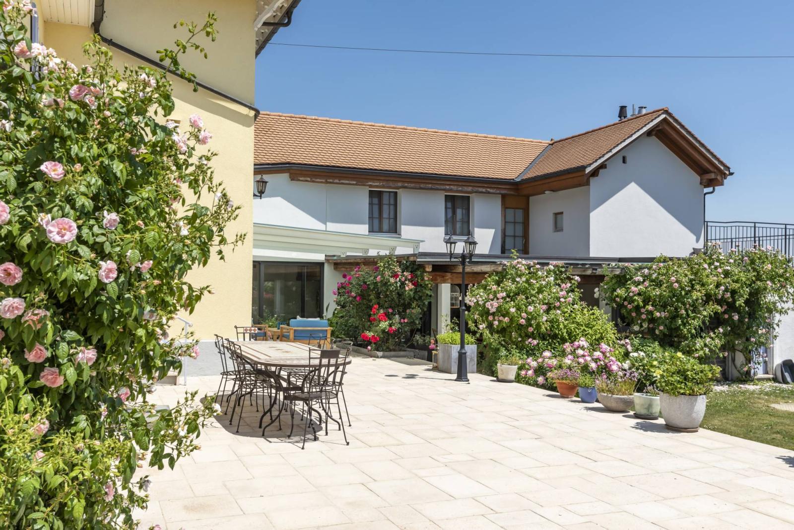 Superbe maison villageoise de 3 logements avec terrasse et jardin