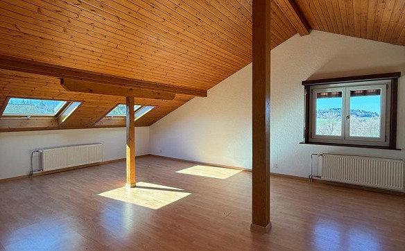 Gemütliche 2.5-Dachzimmerwohnung im 3. Stock