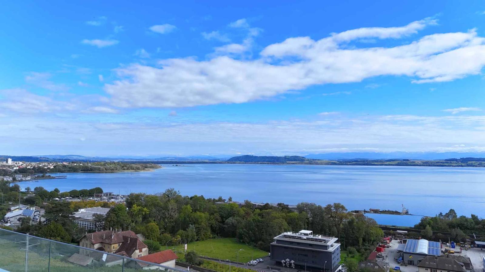 Penthouse de standing de 6,5 pièces dominant le lac et les montagnes