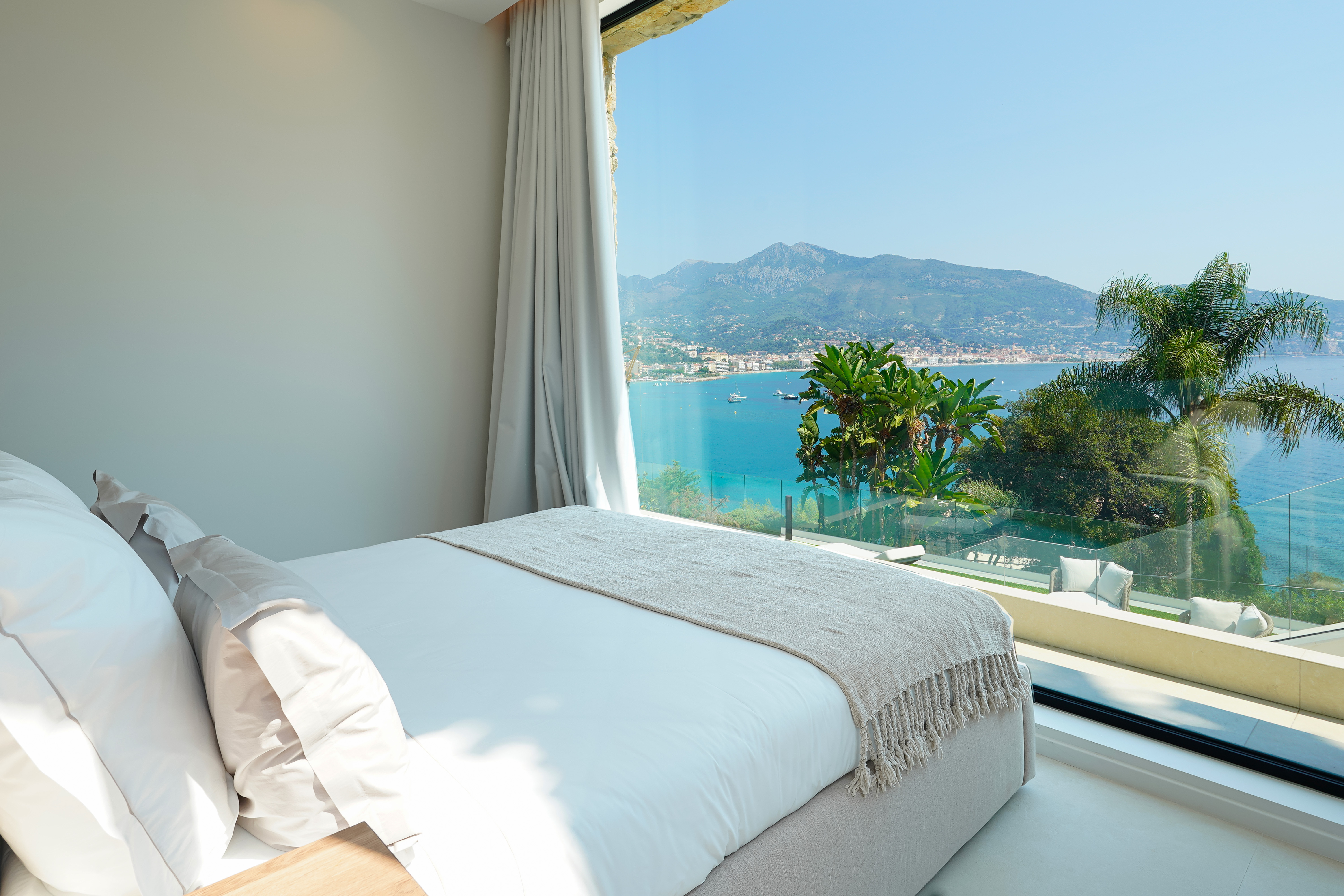 BRa8V_chambre-3-villa-cap-martin-valeri-agency-by-jm-barei-1785495601.jpg