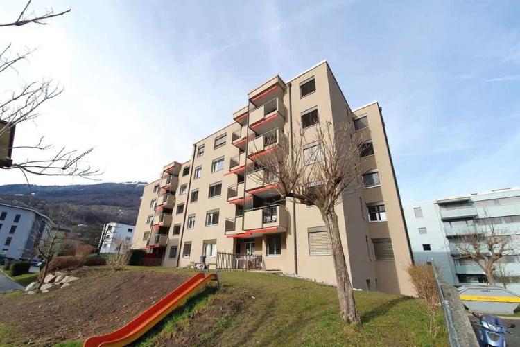 Geräumige 3,5-Zimmer-Wohnung mit privater Terrasse und Zugang zum Gemeinschaftsgarten