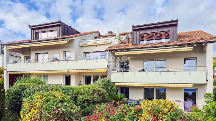 Appartement de 3.5 pièces au 2ème étage avec poêle suédois et grande terrasse.