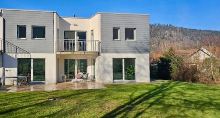Villa mitoyenne en pignon située dans un agréable quartier prisé de Fleurier