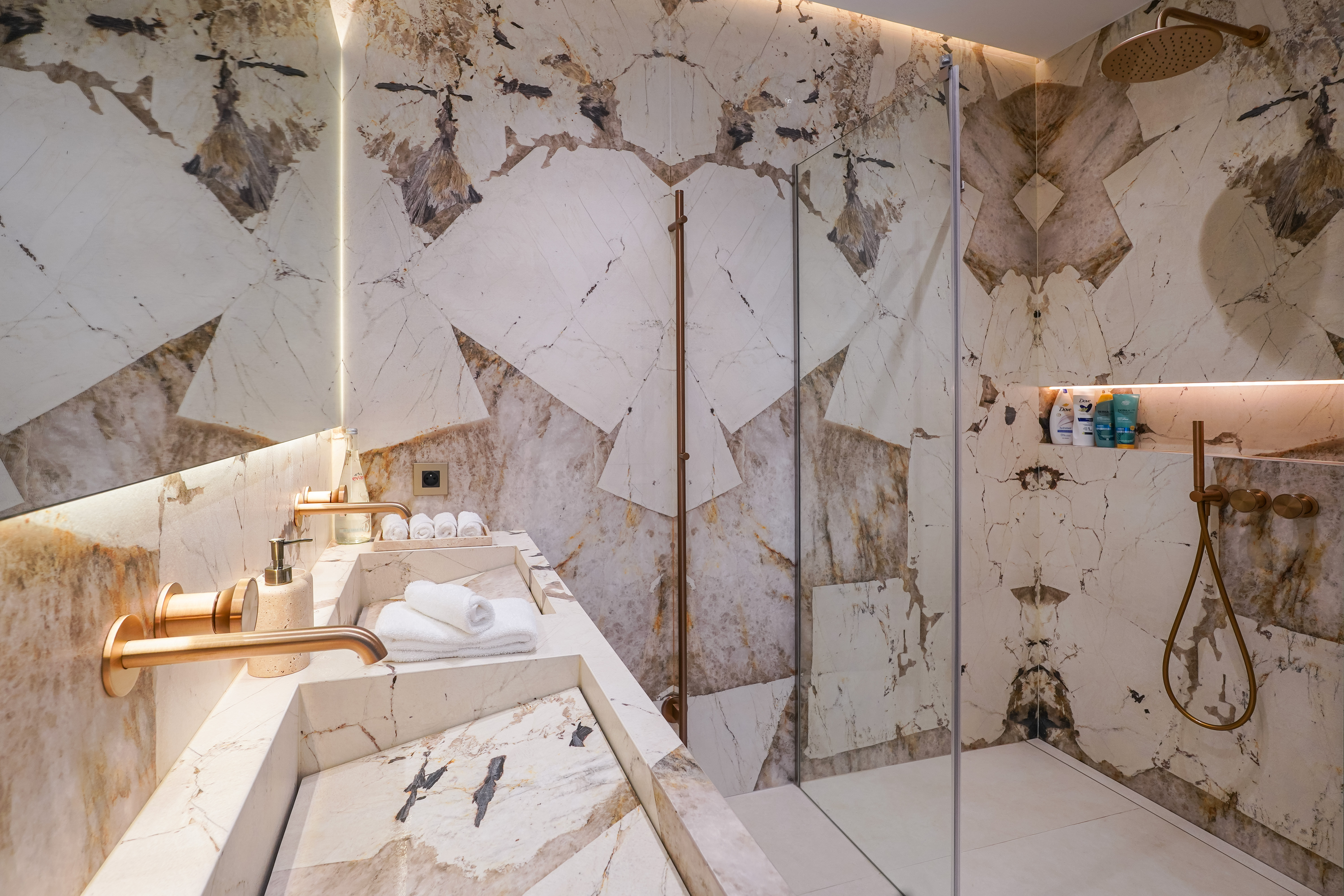 BZa32_sdd-chambre-3-villa-cap-martin-valeri-agency-by-jm-barei-1785495604.jpg
