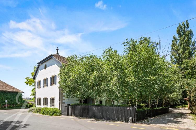 EXCLUSIVITE - Propriété d’exception du 18e siècle, parcelle de 3,136 m² et piscine intérieure