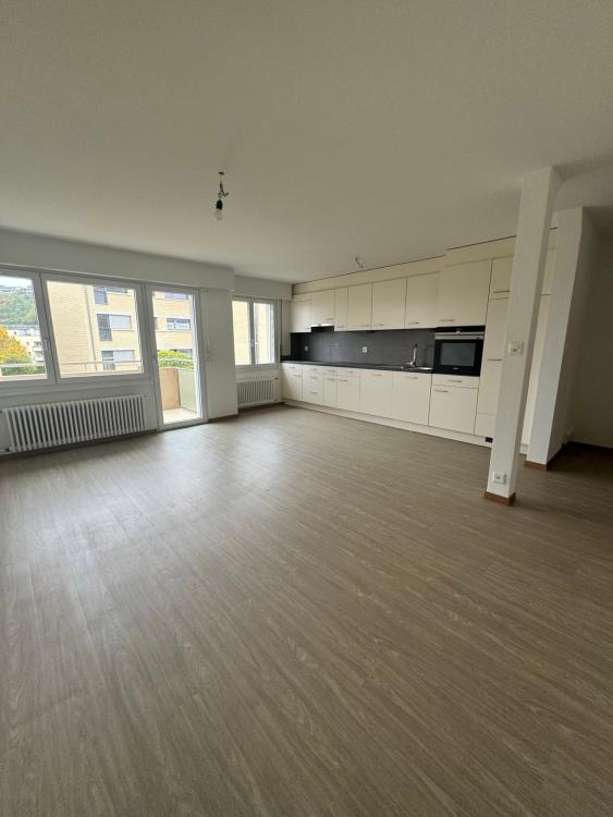 Prächtige und geräumige 4-Zimmer-Wohnung im 2. Stock