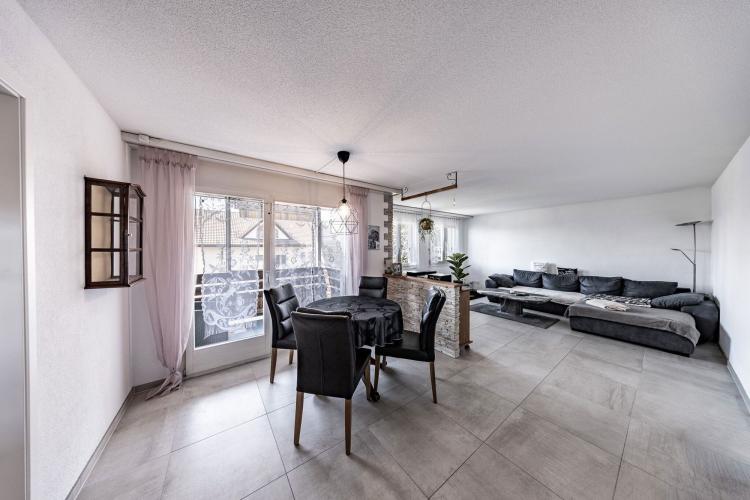 Maison familiale dans un endroit ensoleillé