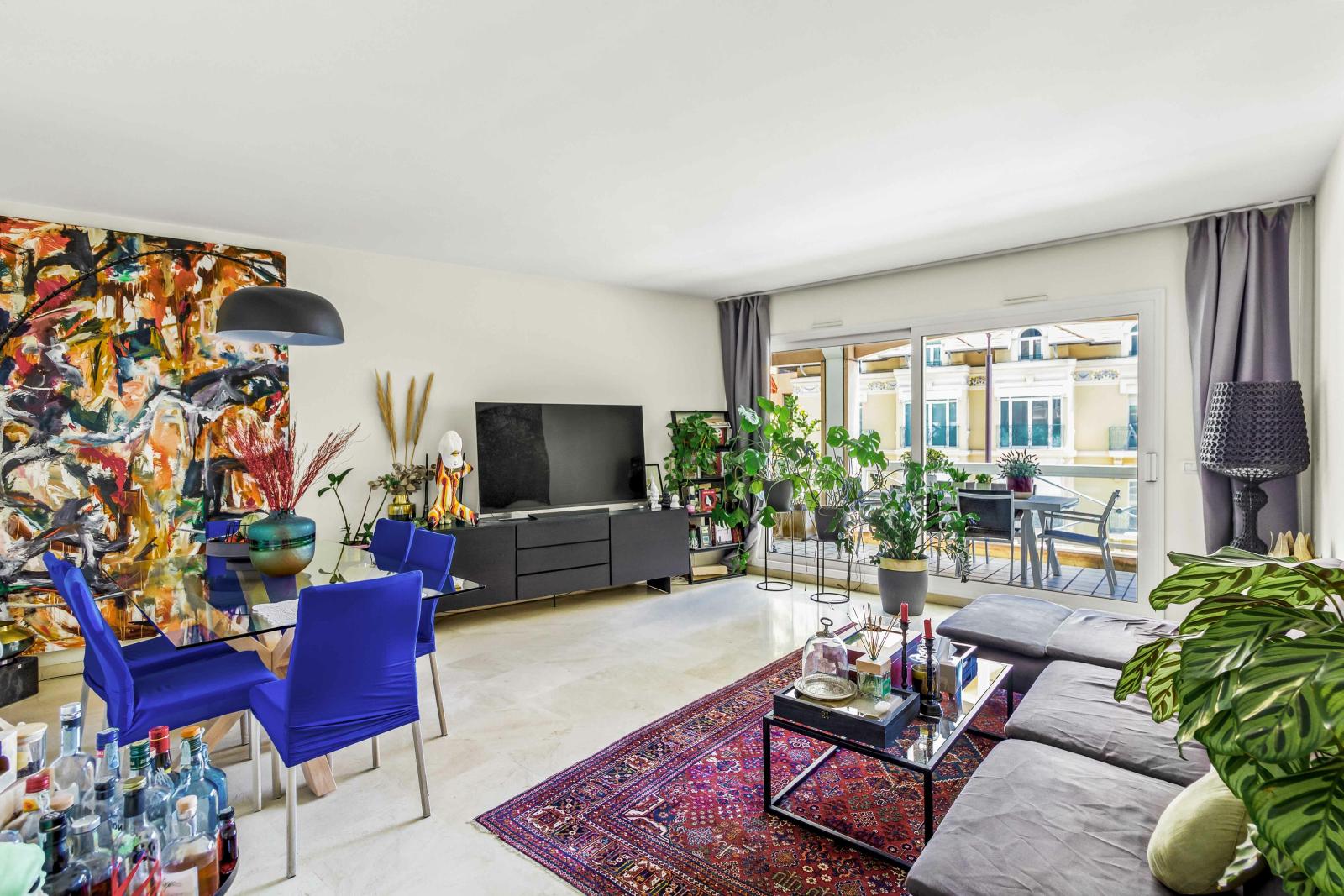Villa Bianca: Spacieux 3 Pièces à Proximité de Mareterra avec Parking Double & Cave