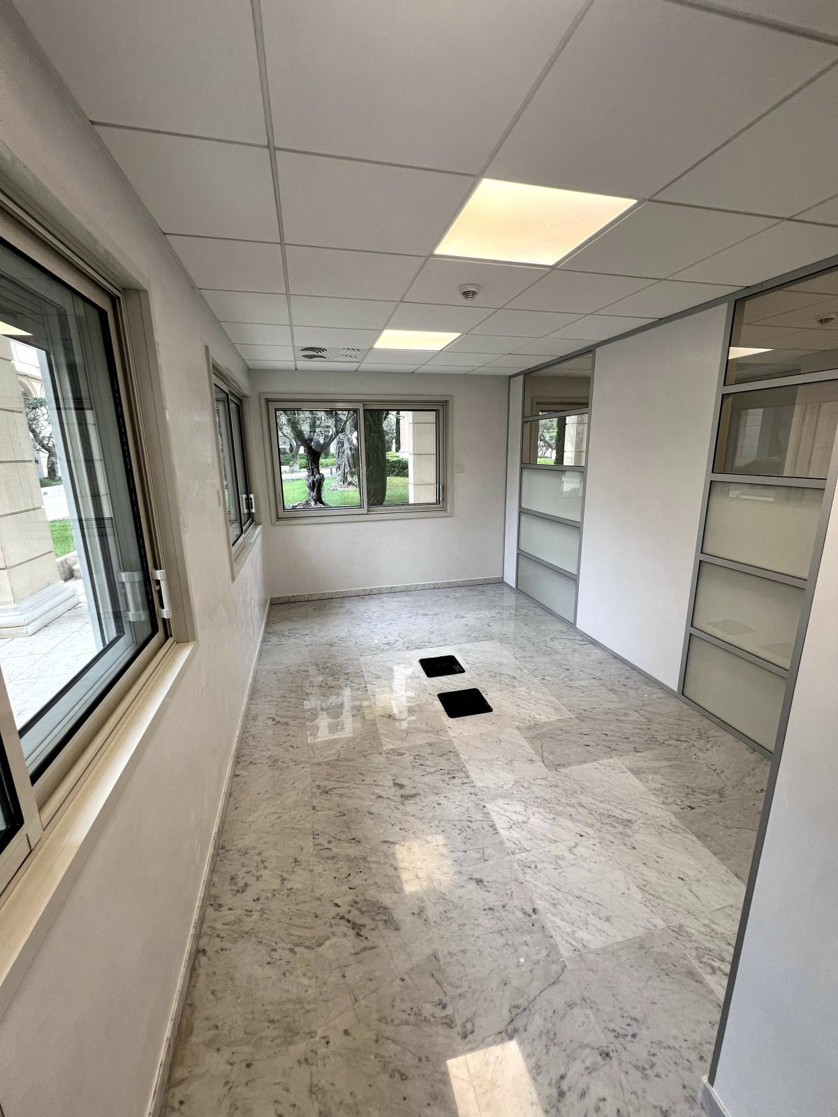 FONTVIEILLE - SPACIEUX BUREAUX AVEC 6 ESPACES DE TRAVAIL - LE SEASIDE PLAZA